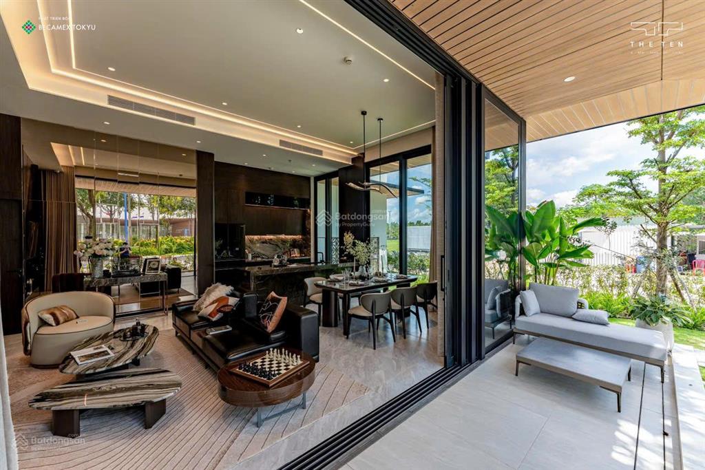 The ten trần cao 3.8m, onsen chuẩn nhật duy nhất tại miền nam