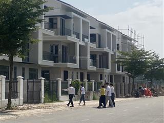 Bán biệt thự song lập 225m2 trong khu đô thị singapore,giá f0, đón sóng sân bay gia bình 120m.