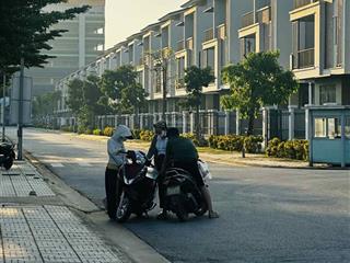 Bán biệt thự song lập giá gốc trong khu đô thị singapore, vị trí đẹp tiếp giáp vành đai 3.