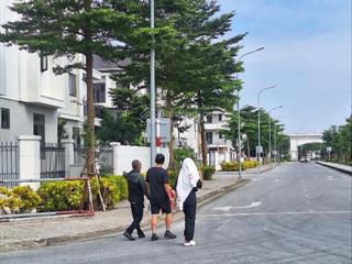 Bán shophouse diện tích lớn, 3 mặt thoáng, kinh doanh cho chuyên gia thuê được ngay.