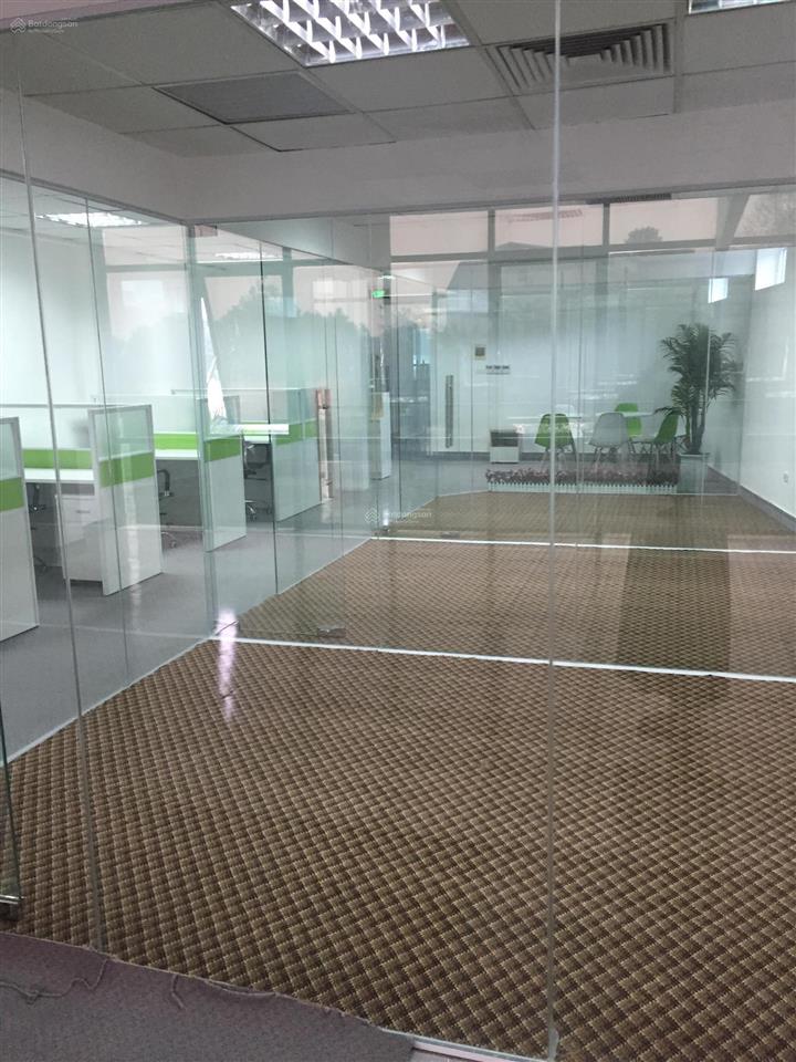 Cho thuê văn phòng 125m2 tại tòa nhà vp 152 phó đức chính  cửa bắc, ba đình, hà nội