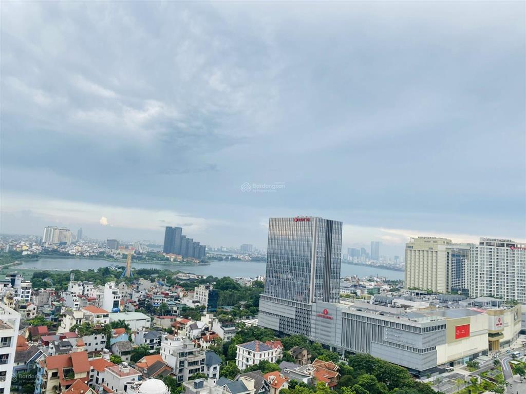 Bán căn góc 3pn/168m2 view hồ tây, nhà nguyên bản cđt, đã có sổ, giá bán 12.4 tỷ. 0986 558 ***