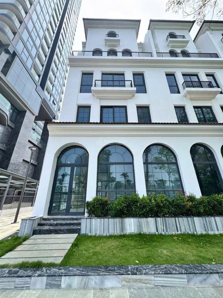 Bán liền kề sunshine golden river  5 tầng diện tích 100m2/ giá bán 50 tỷ/  0986 558 ***