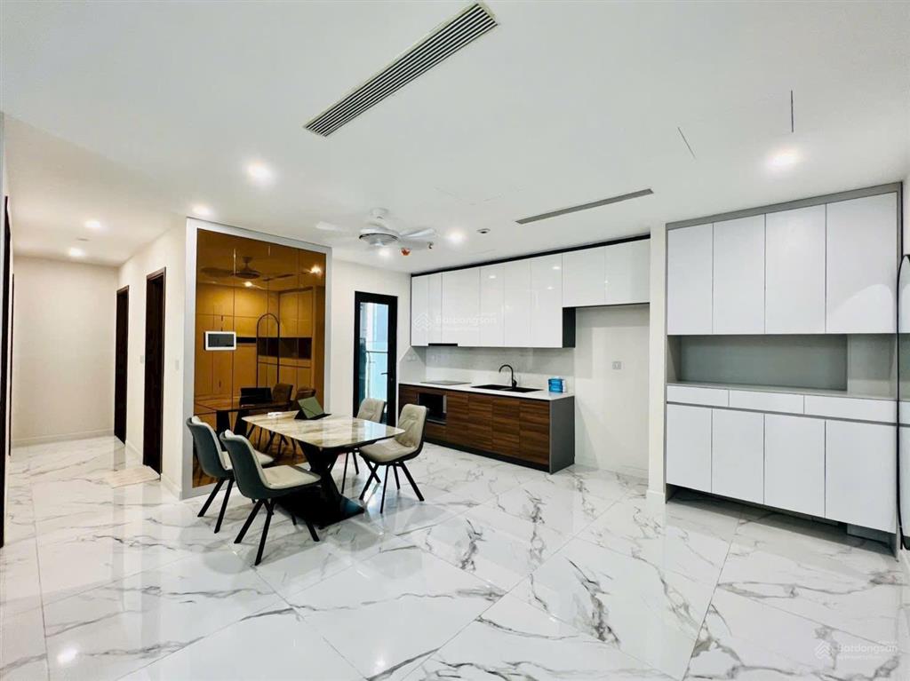 Bán căn 3pn  91m2 tại sunshine city  tầng cao  full đồ  đã có sổ  giá 9.1 tỷ/  0986 558 ***