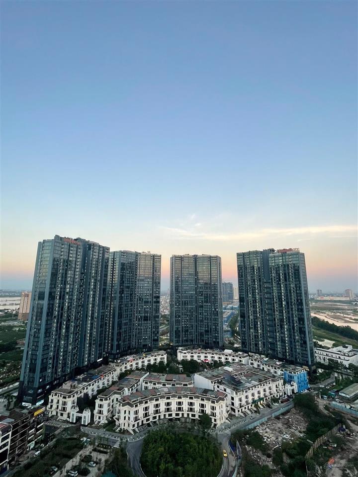 Bán căn 3pn  91m2 tại sunshine city  tầng cao  full đồ  đã có sổ  giá 9.1 tỷ/  0986 558 ***