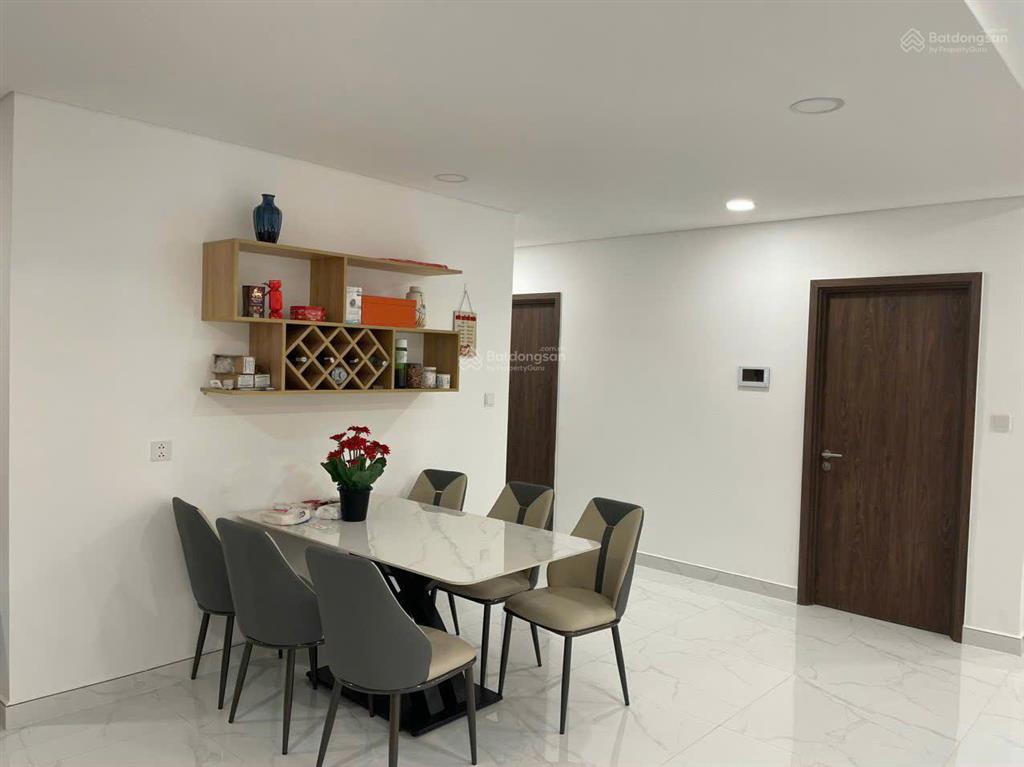 Cho thuê căn diamond 2pn full nội thất bao phí quản lý khu celadon city