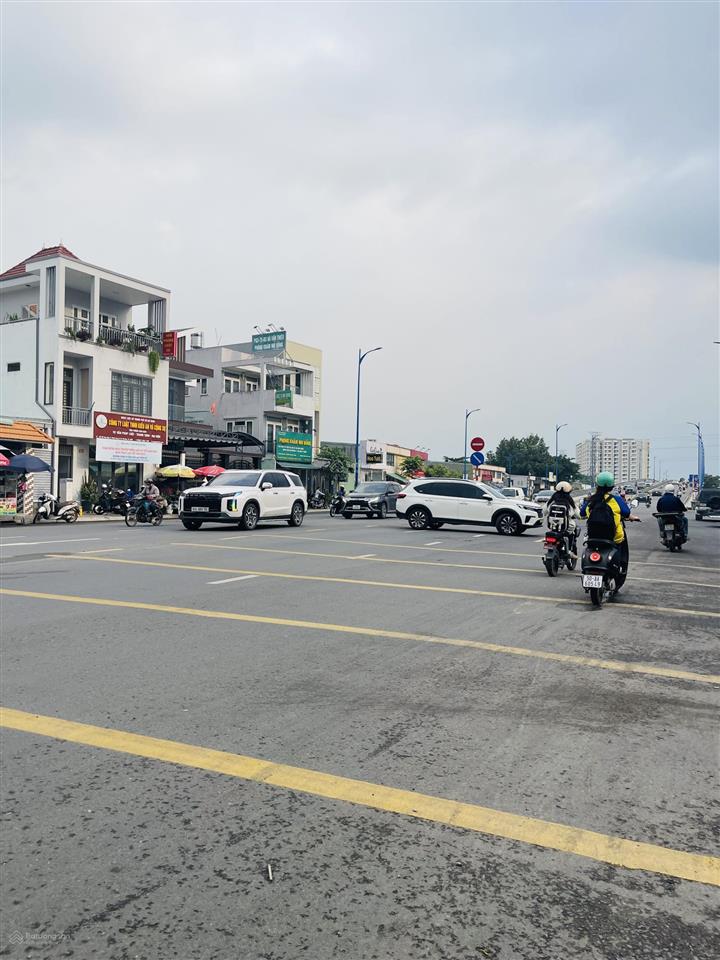 Mặt tiền kinh doanh đỗ xuân hợp ngay kđt mới globoal city, thủ đức, dt 82m, 9pn, giá 22 tỷ tl mạnh