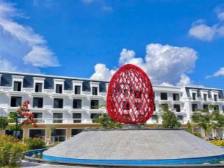 Shophouse 4 tầng view biển Bình Sơn Ocean park