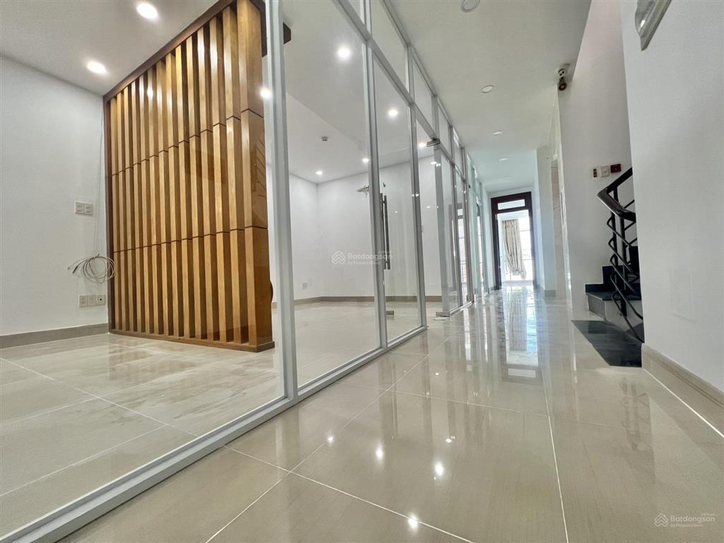 Cho thuê tòa nhà văn phòng 600m2, giá cực chất 58 triệu tại nguyễn minh hoàng, p 12, tân bình, hcm