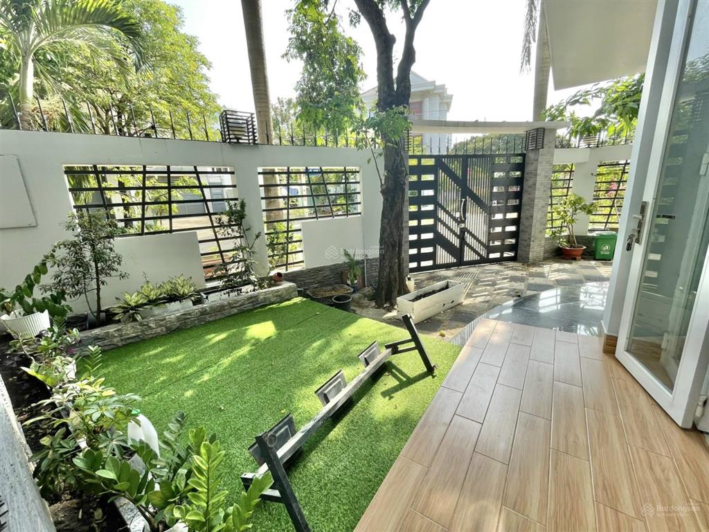 Villa khu sân bay 10x20m * 3 tầng 49 triệu/tháng, đường yên thế. phường 2.  0938 036 *** a hoan