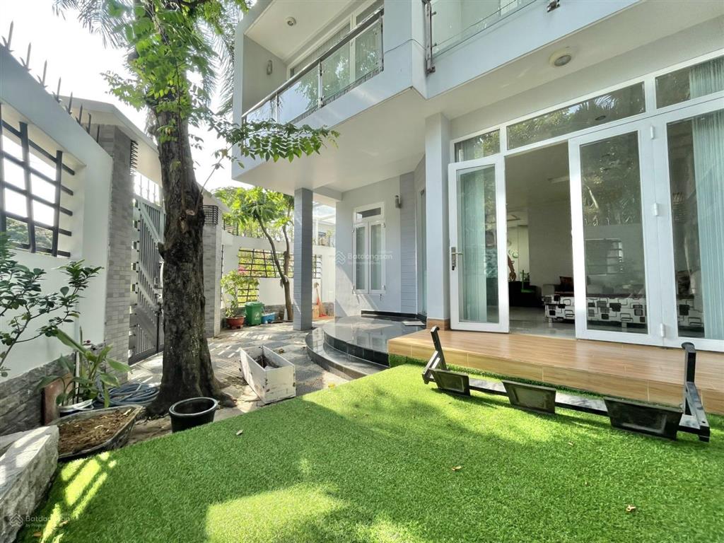 Villa khu sân bay 10x20m * 3 tầng 49 triệu/tháng, đường yên thế. phường 2.  0938 036 *** a hoan