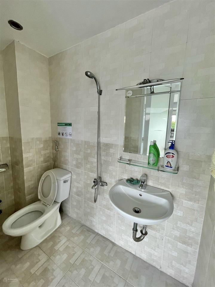 Villa khu sân bay 10x20m * 3 tầng 49 triệu/tháng, đường yên thế. phường 2.  0938 036 *** a hoan