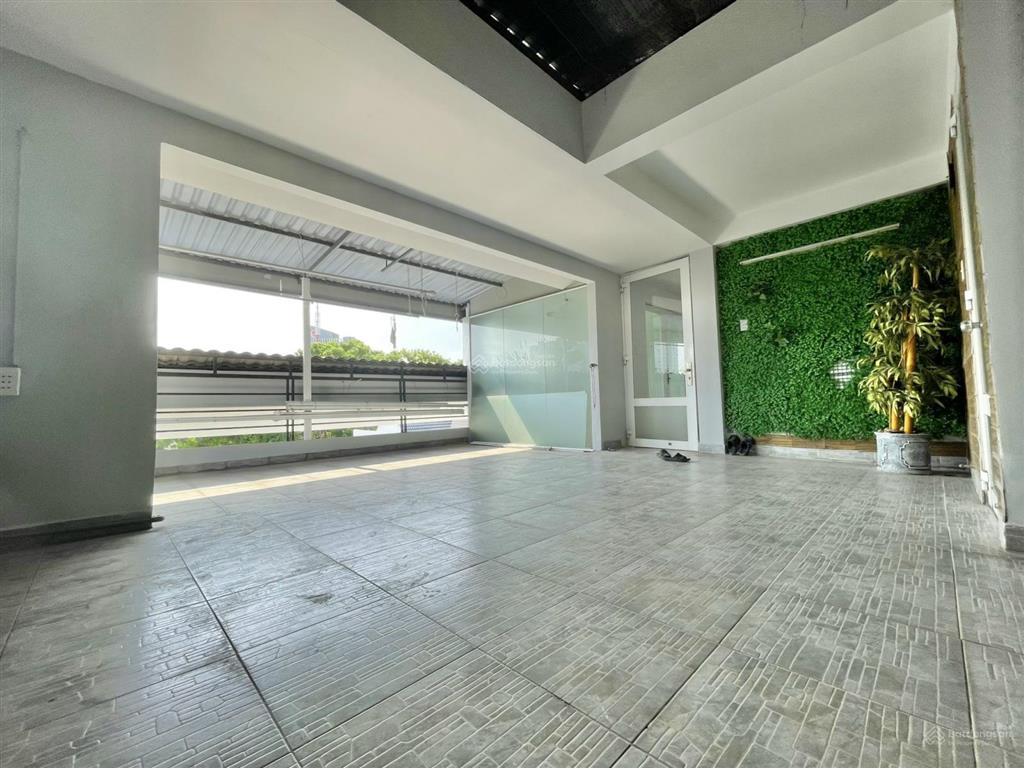 Villa khu sân bay 10x20m * 3 tầng 49 triệu/tháng, đường yên thế. phường 2.  0938 036 *** a hoan