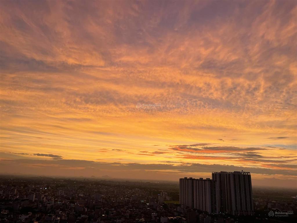 Chính chủ(mình là chủ nhà) cần bán sớm căn góc 2 ngủ 2 vệ sinh tầng cao, không hạn chế view.