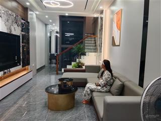 Nhà đẹp ô tô đỗ cửa, thang máy, trần khát chân, hai bà trưng 54m, 6 tầng, mt 3.7m, giá 18.5 tỷ.