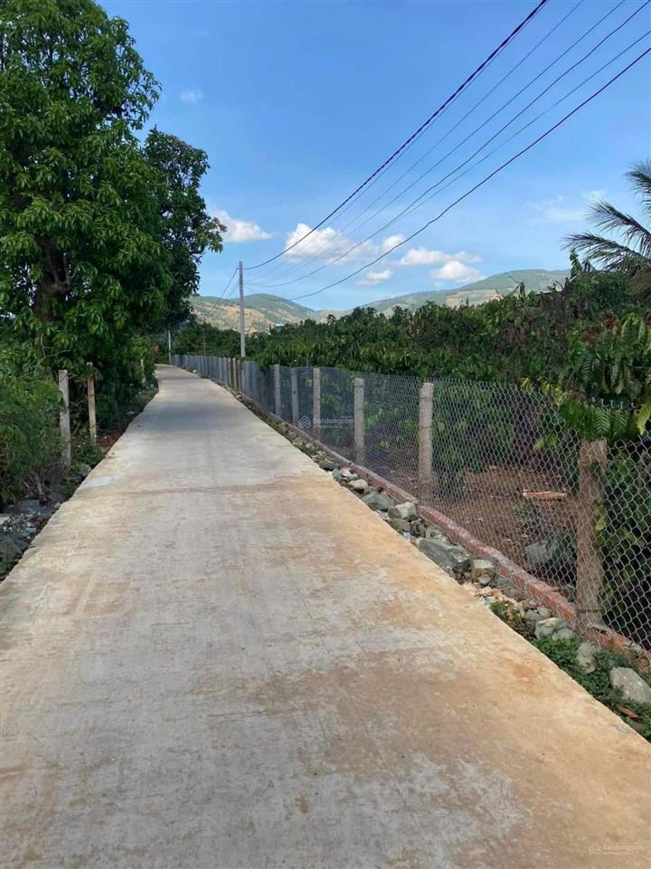 Chỉ 750 triệu. sở hữu hơn 400m2. cách chợ thăng long 1km