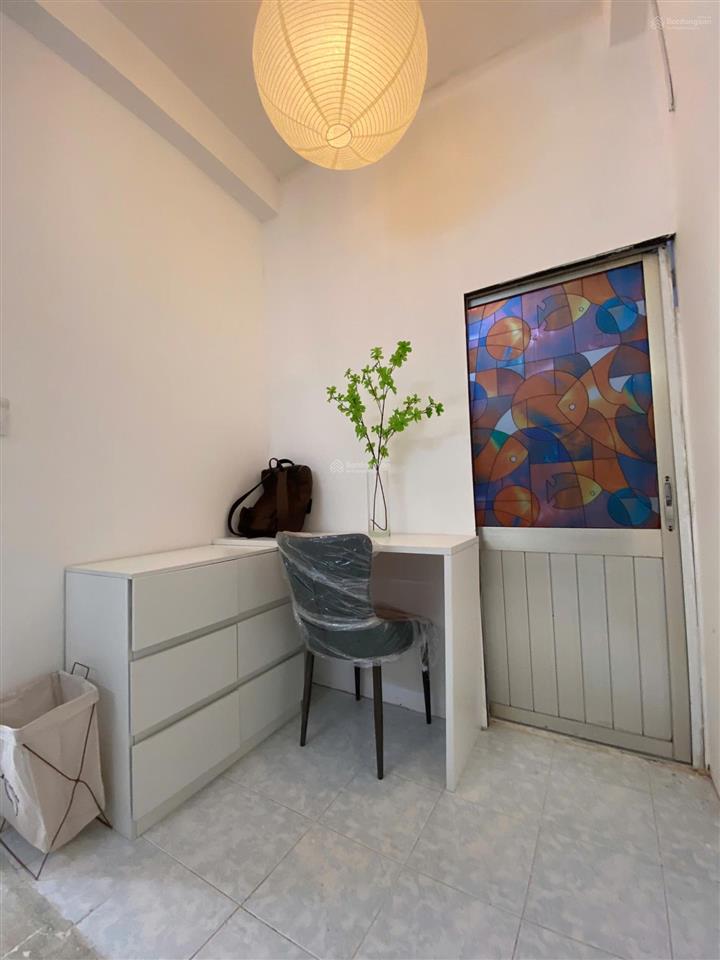 Căn hộ 1pn tách bếp full nội thất có bancol lớn cửa sổ trời hẻm bến vân đồn,q4