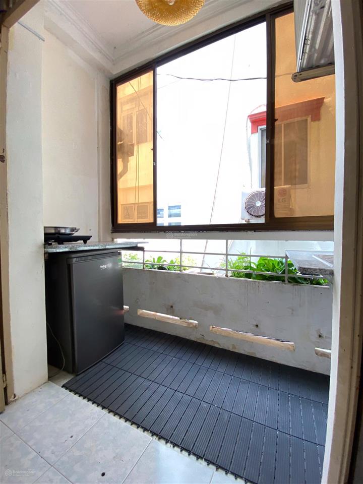 Căn hộ 1pn tách bếp full nội thất có bancol lớn cửa sổ trời hẻm bến vân đồn,q4