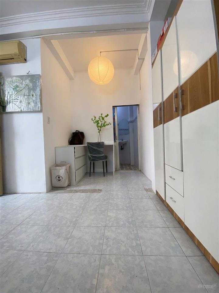 Căn hộ 1pn tách bếp full nội thất có bancol lớn cửa sổ trời hẻm bến vân đồn,q4