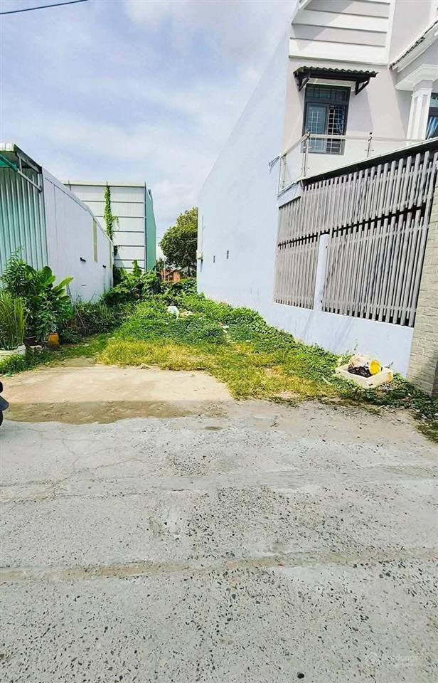 Bán đất tại long chiến giá650/111m2 shr full thổ cư 0972 753 *** kiên