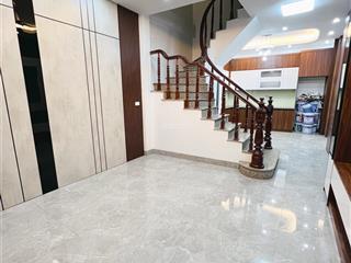Bán nhà lĩnh nam 35m2 x 5 tầng, trước nhà ba gác quay đầu, cách mặt đường lớn 80m, sổ đỏ