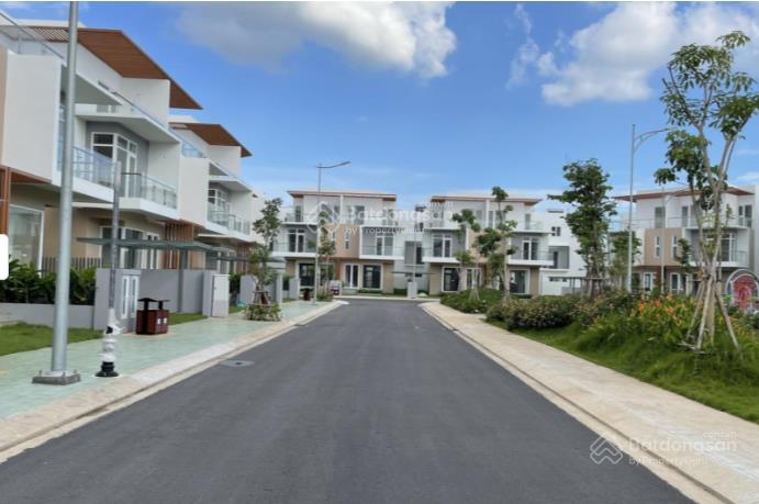 Chính chủ bán căn shophouse dragon village, đường 30m, 8.4 tỷ, có sổ hồng.  thư 0902 361 ***