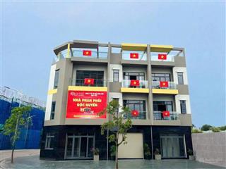 Nhà phố liền gần làng đại học cách vành đai 3 chỉ 200m số lượng căn có hạn chỉ còn 12 căn