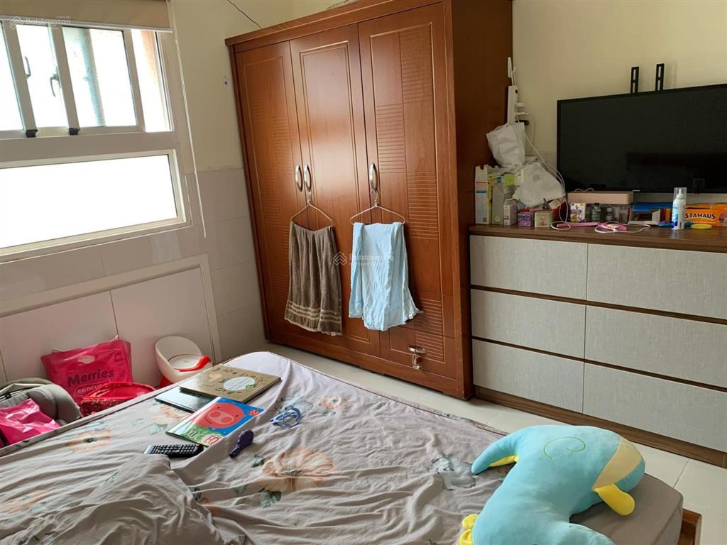 Cần bán căn hộ 3 phòng ngủ chung cư bàu cát tới 90m2