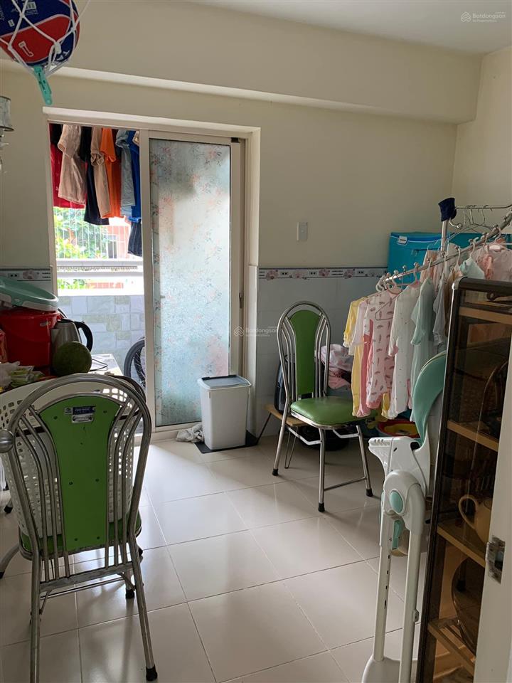 Cần bán căn hộ 3 phòng ngủ chung cư bàu cát tới 90m2