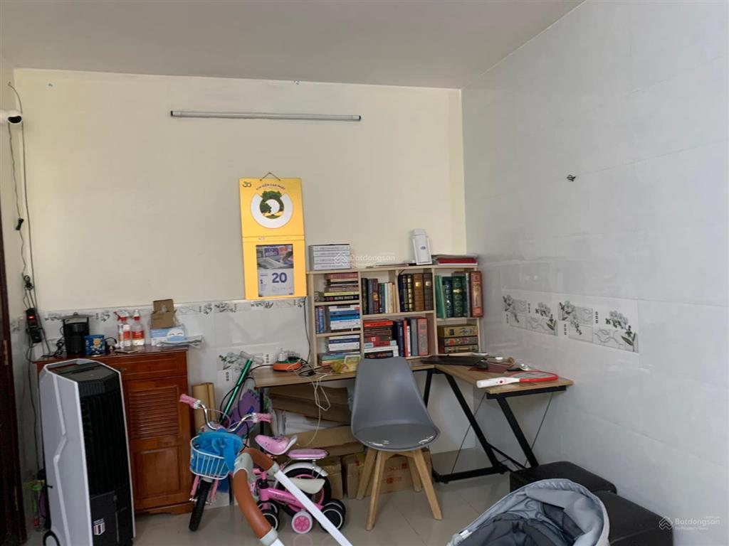 Cần bán căn hộ 3 phòng ngủ chung cư bàu cát tới 90m2