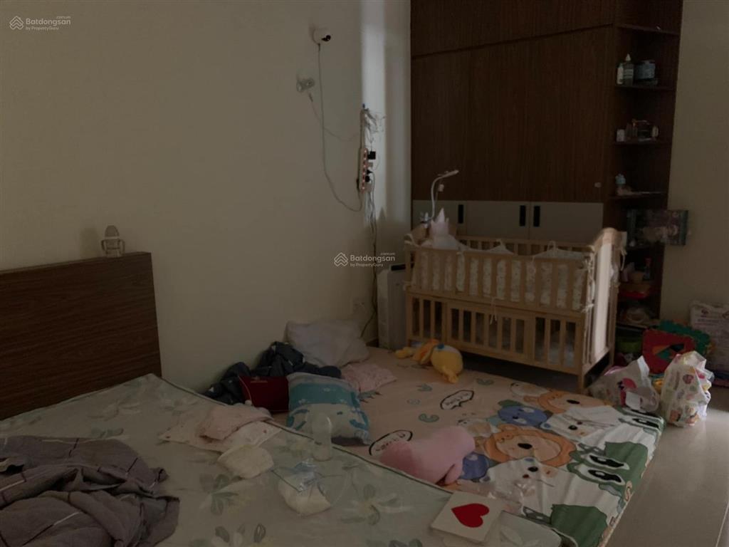 Cần bán căn hộ 3 phòng ngủ chung cư bàu cát tới 90m2