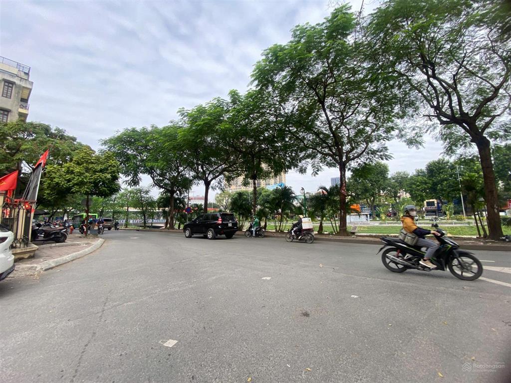 Nhỉnh 200tr/m2, bán đất giá đầu tư xây apartment phố nguyễn ngọc vũ 180m2*mt 7m, ô tô sát mặt phố