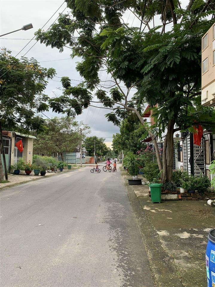 Đất kdc đẹp nhất tương bình hiệp, 203.6m2 tc 100%  sẵn sổ giá chỉ 3.15 tỷ, mt nhựa 7m vỉa hè 6m