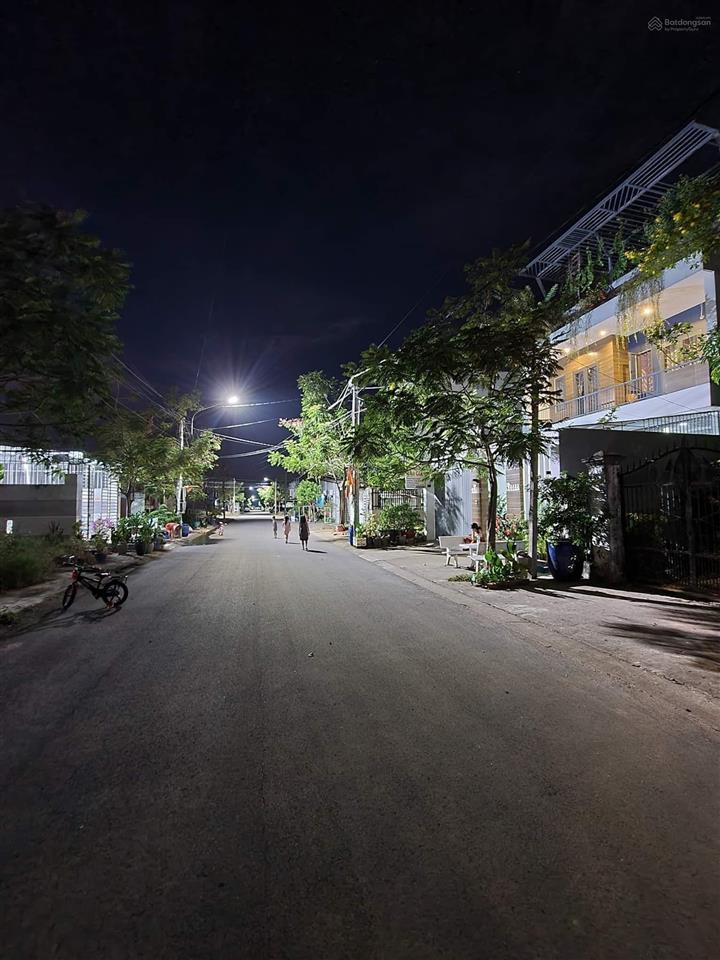 Đất kdc đẹp nhất tương bình hiệp, 203.6m2 tc 100%  sẵn sổ giá chỉ 3.15 tỷ, mt nhựa 7m vỉa hè 6m