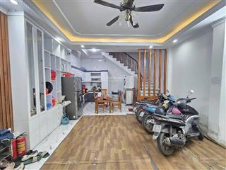 Lĩnh nam  nhà mới xây  gần đường  gần ôtô  mặt tiền rộng  nhiều phòng ngủ  vừa ở vừa cho thuê