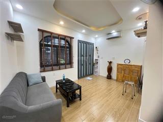 Cho thuê nhà hẻm 5m đường nguyễn tri phương, q10
 dt 4x5m, nở hậu 5m, kết cấu 1 trệt, 2 lầu,