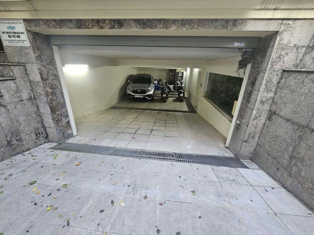 Trần Thái Tông, DT 236M2x4T, MT 29M, giá 127 tỷ   LÔ GÓC 2 MẶT TIỀN ĐỀU CÓ VỈA HÈ CÂY XANH VÀ ĐƯỜNG Ô TÔ TRÁNH, BIỆT THỰ