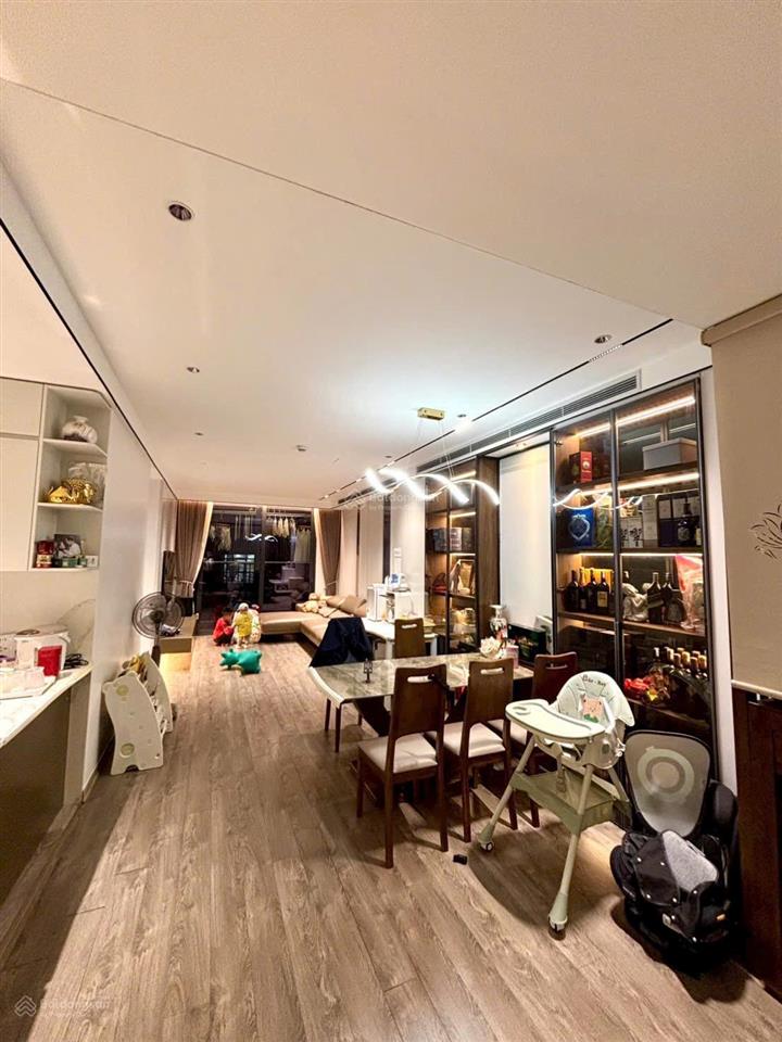 Bán gấp căn hộ chung cư 3pn full đồ bên ngoại giao đoàn toà n01t4