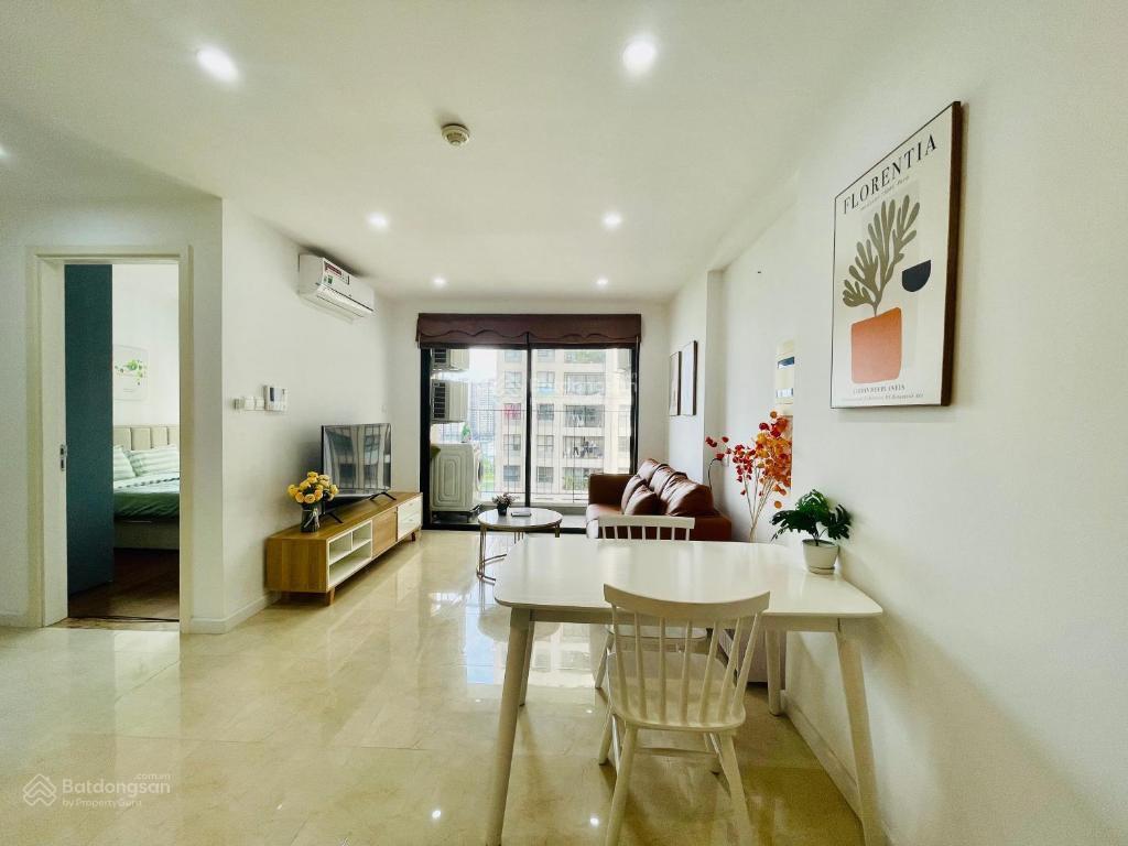 Bán căn hộ 165 thái hà view hồ thành công 85m2 2 phòng ngủ rộng 8 tỷ nhỉnh.  0984 847 ***