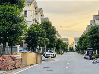 Biệt thự vườn 135m2 chỉ hơn 60tr/m2 cả nhà cả gần hà nội kđt centa city từ sơn  đã có sổ