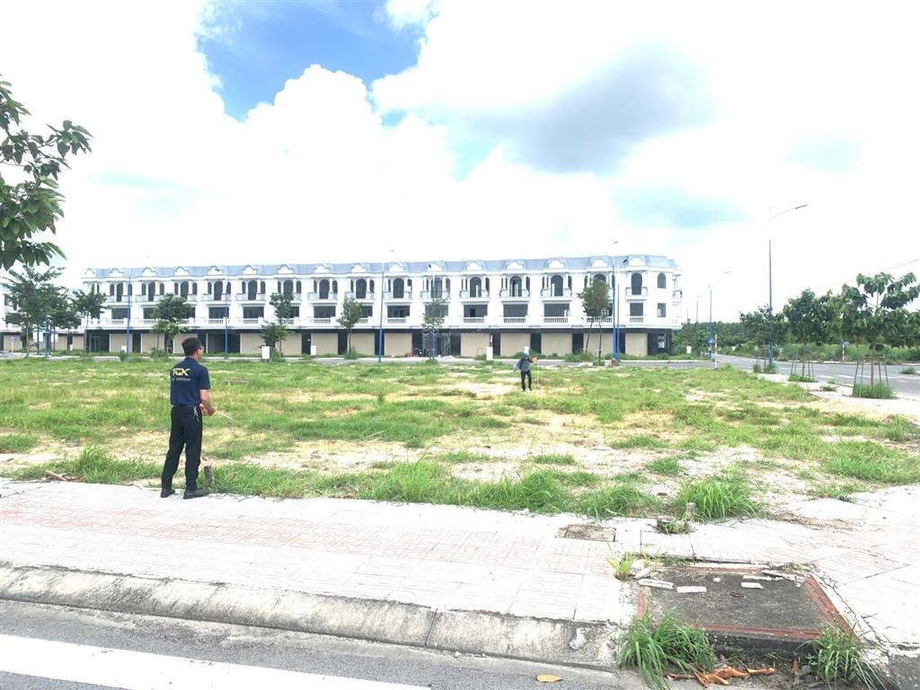 Ngộp bank cần bán gấp lô đất 100m2 ngay trung tâm bàu bàng, bình dương, tiện ích quá nhiều, 899 tr