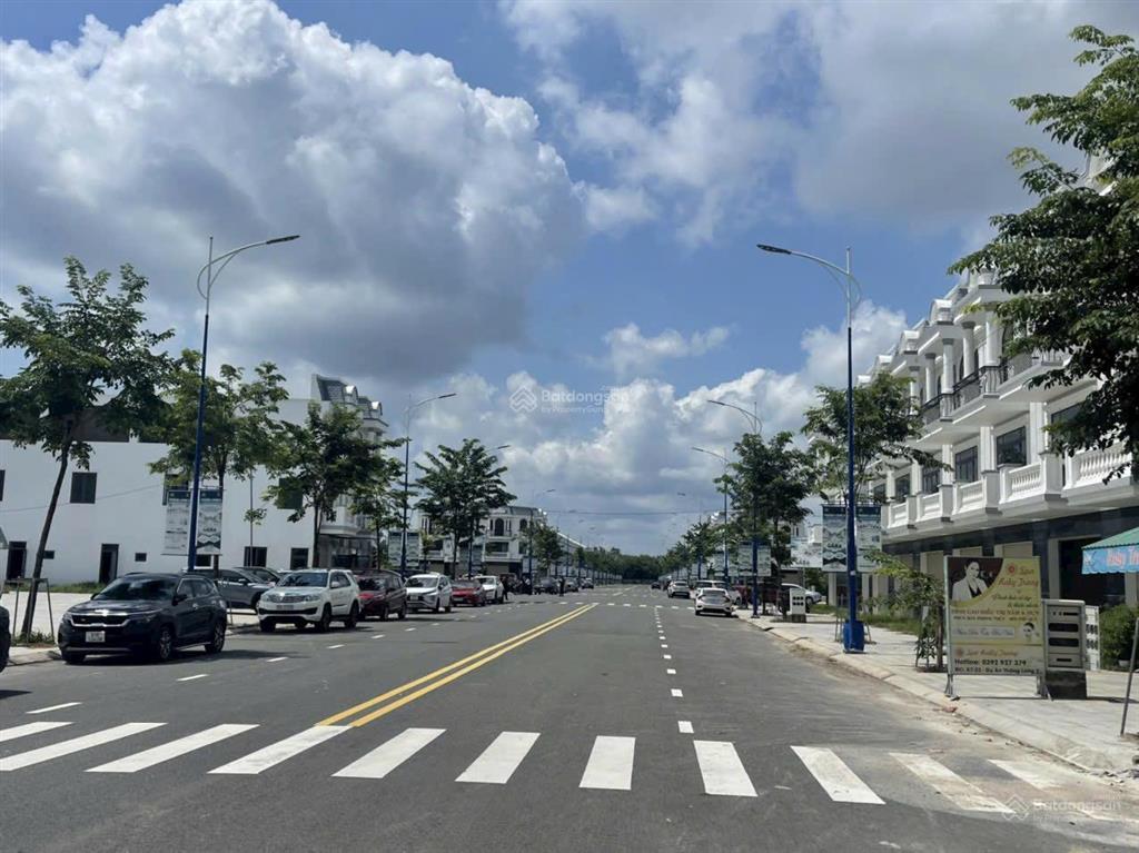 Chủ ngộp giảm ngay 500tr còn 2.299tỷ căn shophourse da thăng long 2, nhà 1 trệt 2 lầu 219m2, quá rẻ