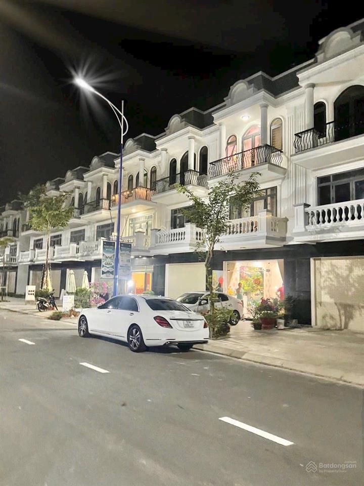 Chủ ngộp giảm ngay 500tr còn 2.299tỷ căn shophourse da thăng long 2, nhà 1 trệt 2 lầu 219m2, quá rẻ