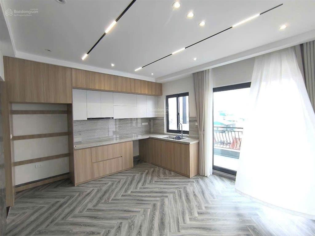 Bán nhà lô góc phố trạm long biên nhỉnh 11 tỷ 41m 6 tầng mt 4m ô tô kinh doanh gần aeon