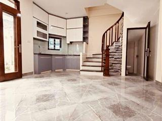 Bán nhà lô góc dân xây cự khối long biên 6 tỷ 35m2 mt 4.5m 5 tầng gần đường 25m và công viên