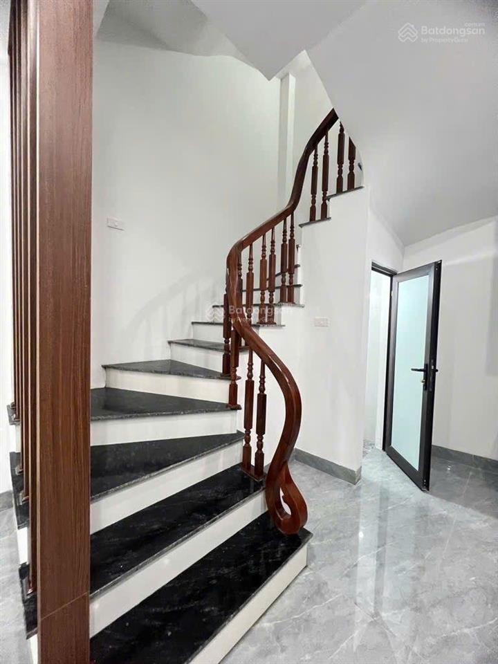 Bán nhà dân xây ngọc thụy long biên 7 tỷ 35m2 mt 4m 5 tầng ô tô kinh doanh gần công viên
