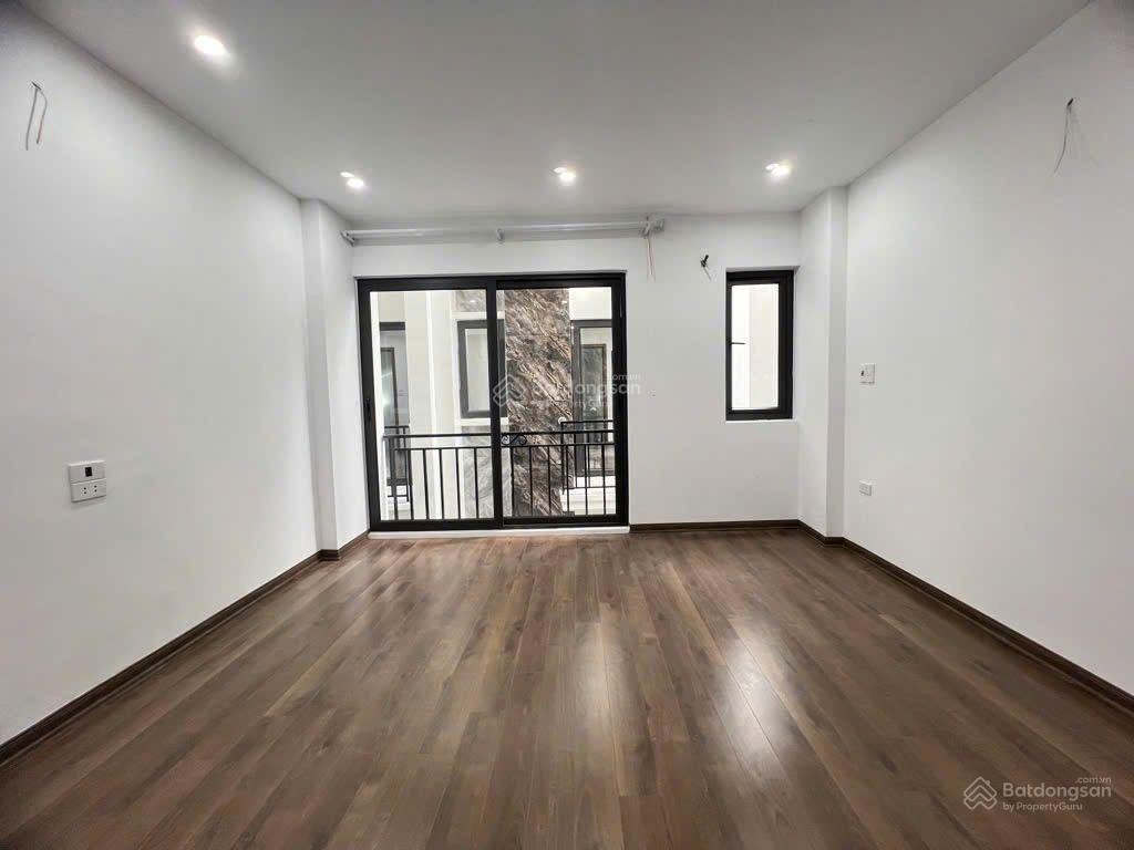 Bán nhà dân xây ngọc thụy long biên 7 tỷ 35m2 mt 4m 5 tầng ô tô kinh doanh gần công viên