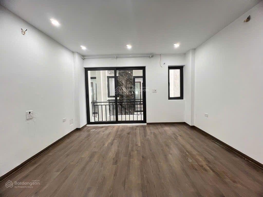Bán nhà dân xây ngọc thụy long biên 7 tỷ 35m2 mt 4m 5 tầng ô tô kinh doanh gần công viên