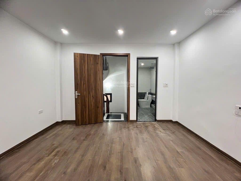 Bán nhà dân xây ngọc thụy long biên 7 tỷ 35m2 mt 4m 5 tầng ô tô kinh doanh gần công viên