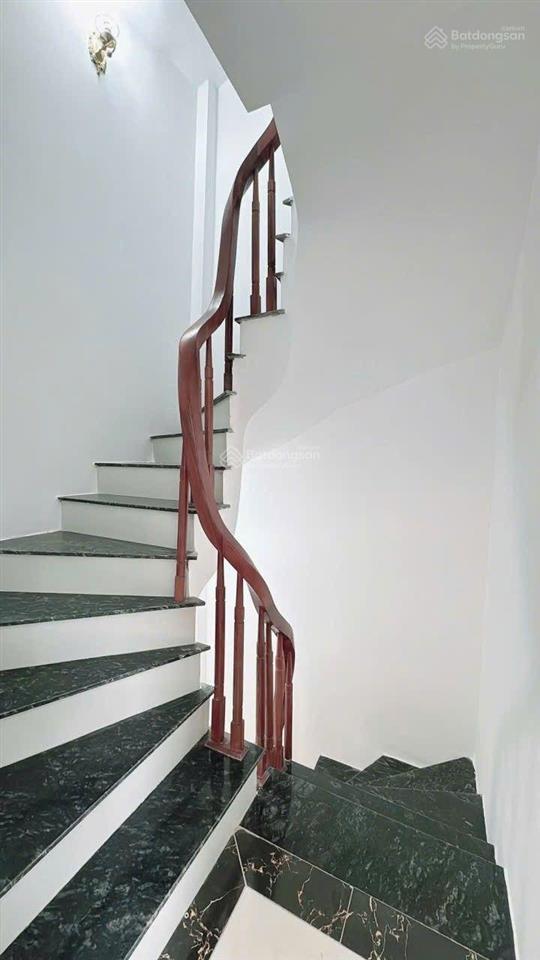 Bán nhà lô góc phố việt hưng long biên nhỉnh 6 tỷ 35m 5 tầng mt 4m ô tô kinh doanh gần bigc